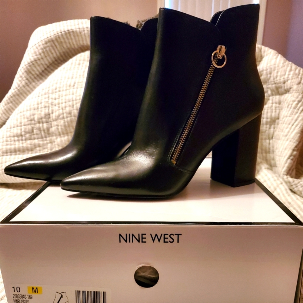 NWOT Nine West Black Leather Booties